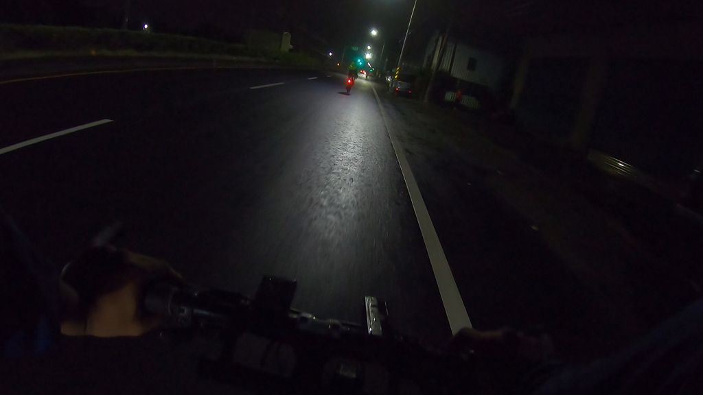 無路燈處難以看清楚碼表讀數